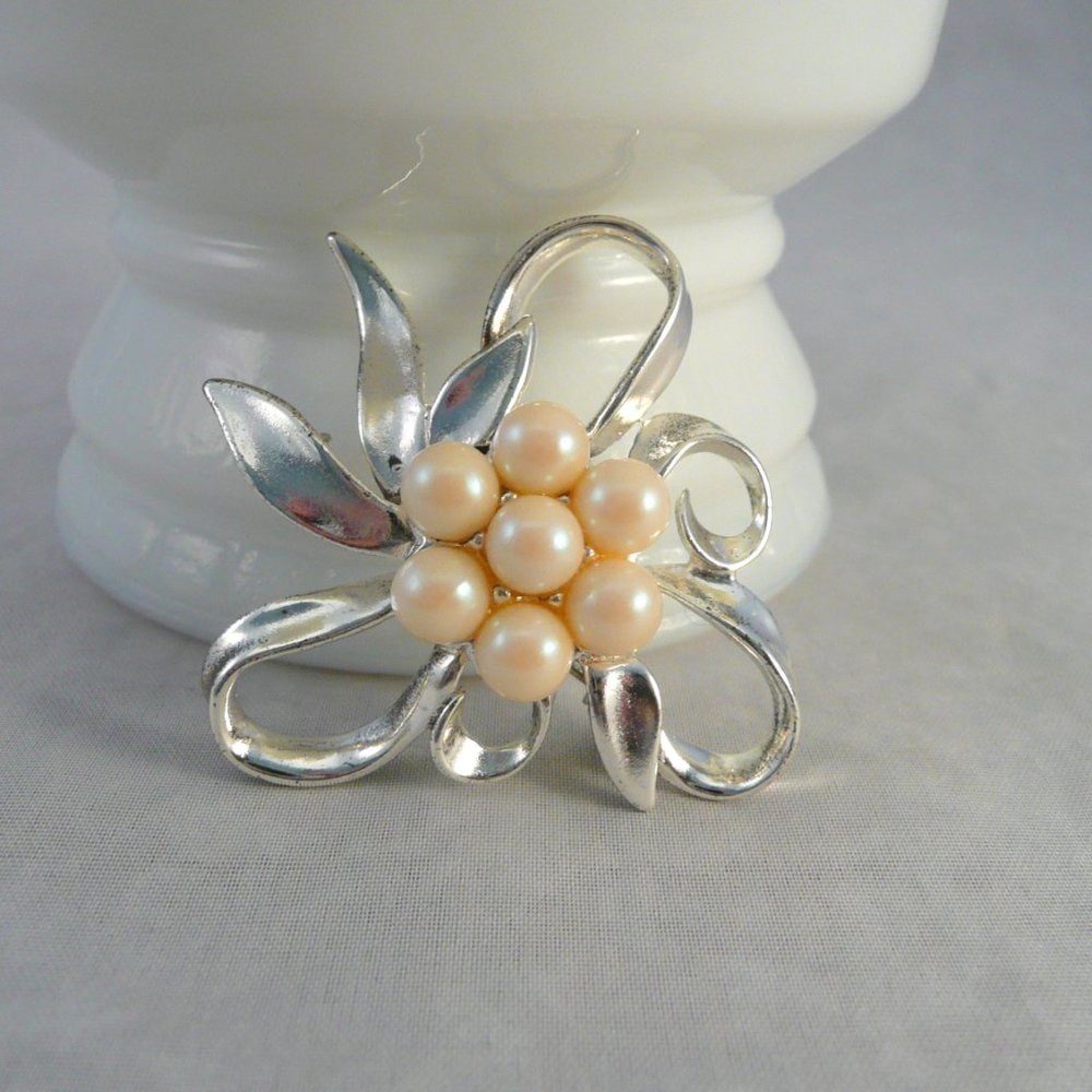 Vintage Silver Tone Faux Pearl Ribbon Flower Brooch Shawl Pin